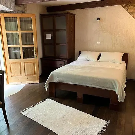 Smit Apartment *