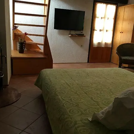 Smit Apartment *