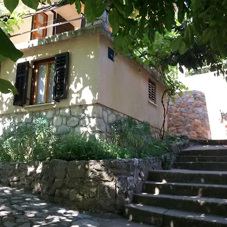 Smit Apartment Cres
